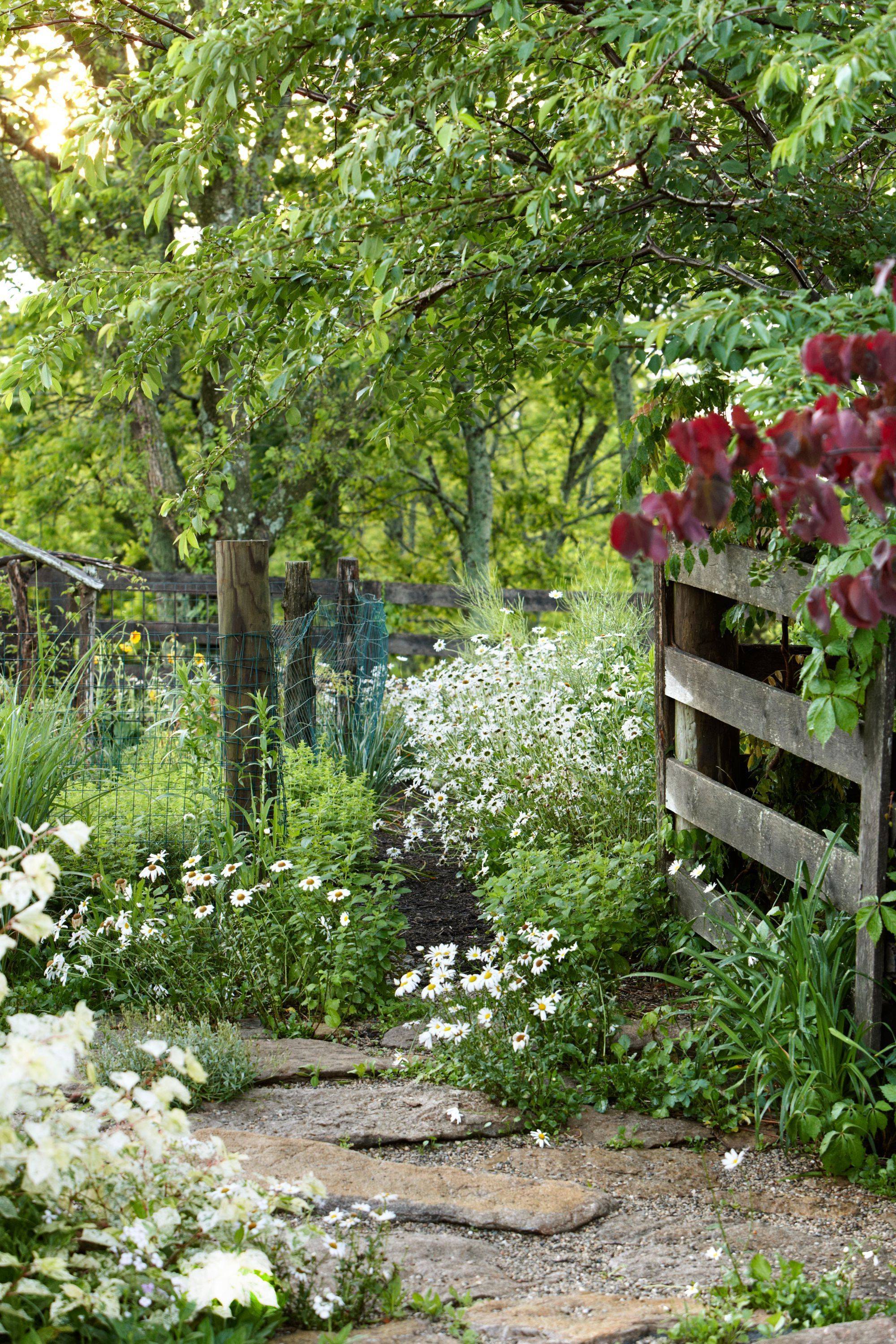 Modern French Country Garden Decor Ideas