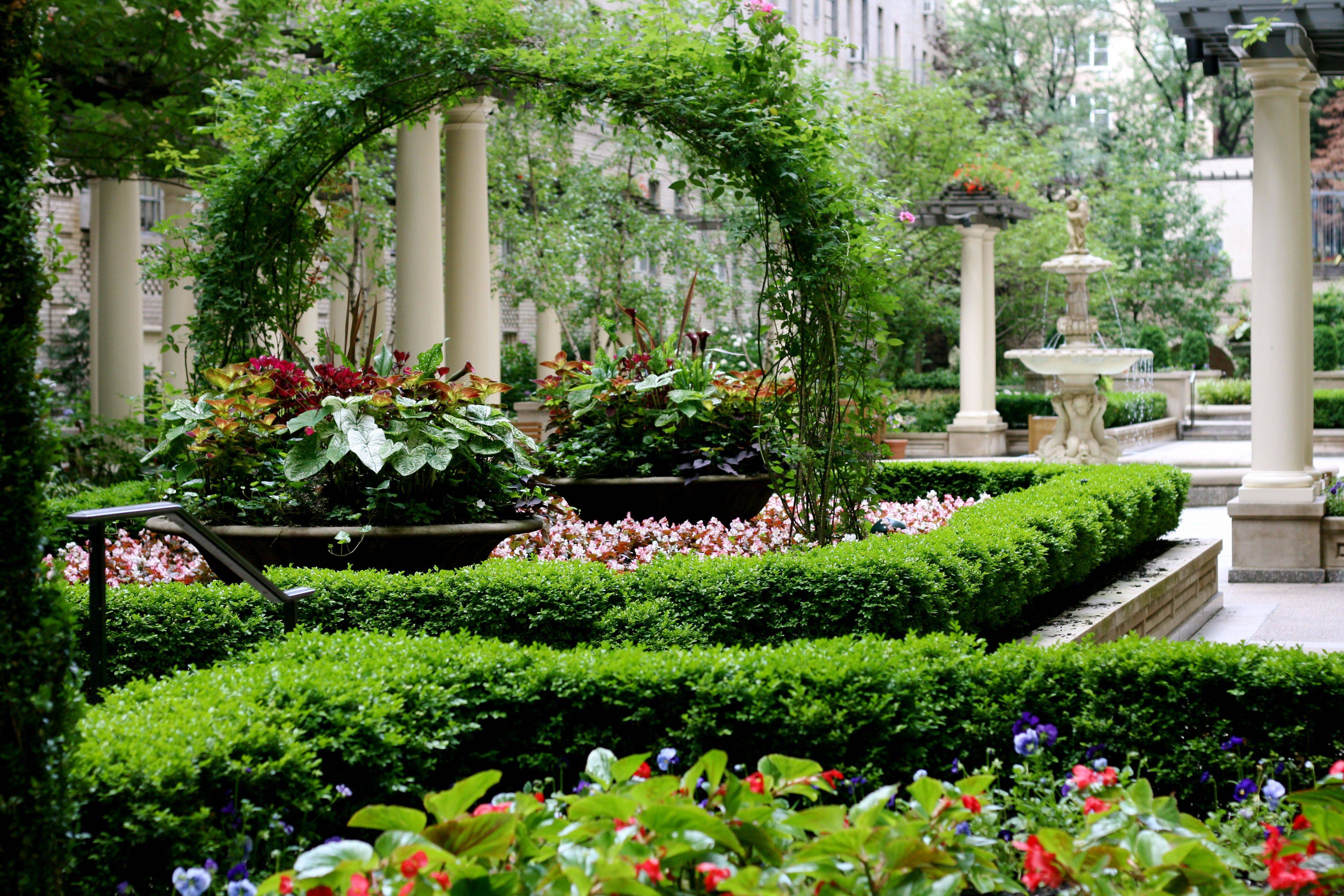 Britishinspired Courtyard Courtyard Gardens Design