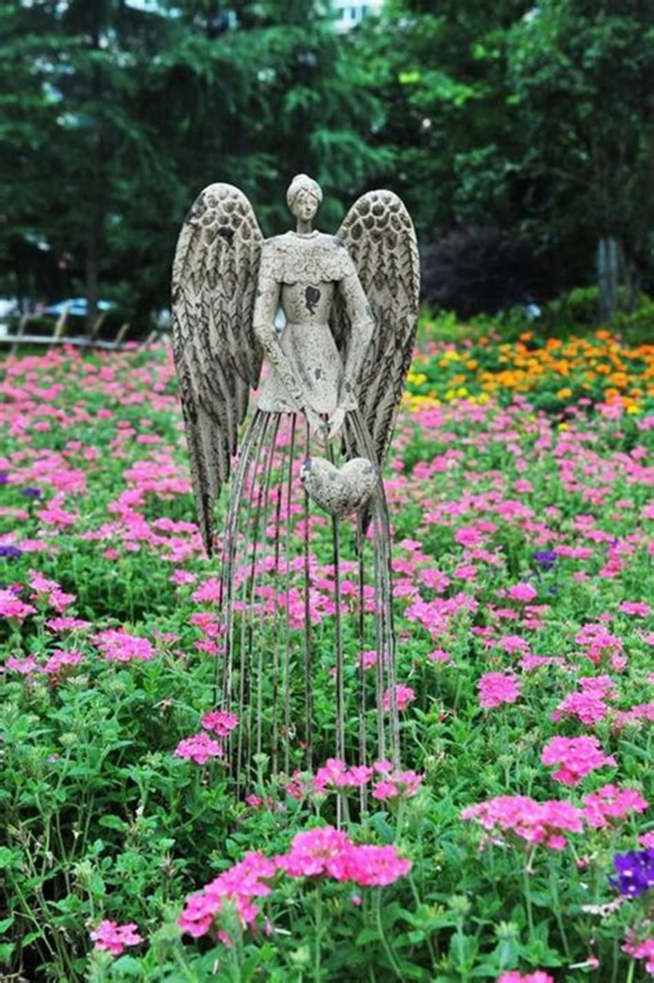 Sweet Kissing Garden Statues