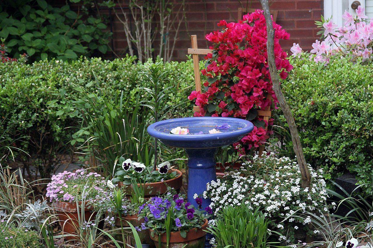 A Garden Art Birdbath Planter Empress