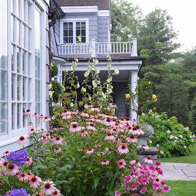 Most Beautiful Front Yard Flower Beds Ideas