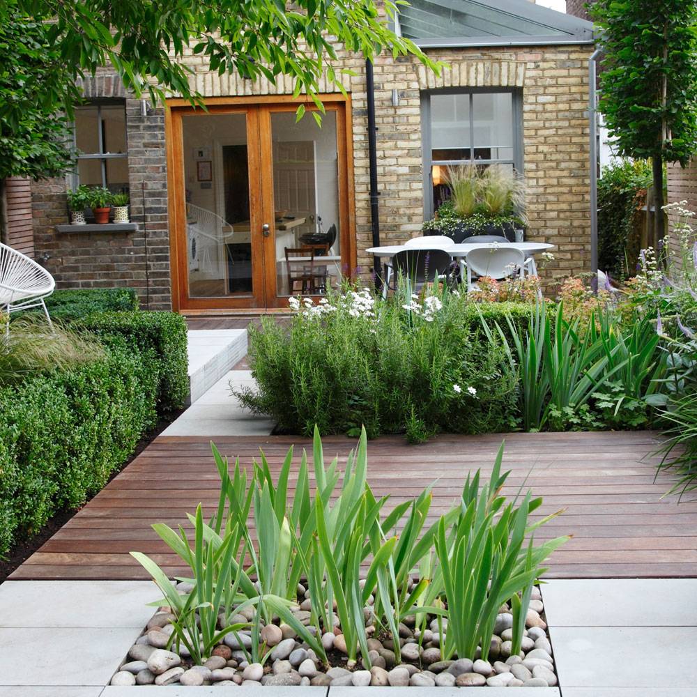 Chic Small Courtyard Garden Design Ideas