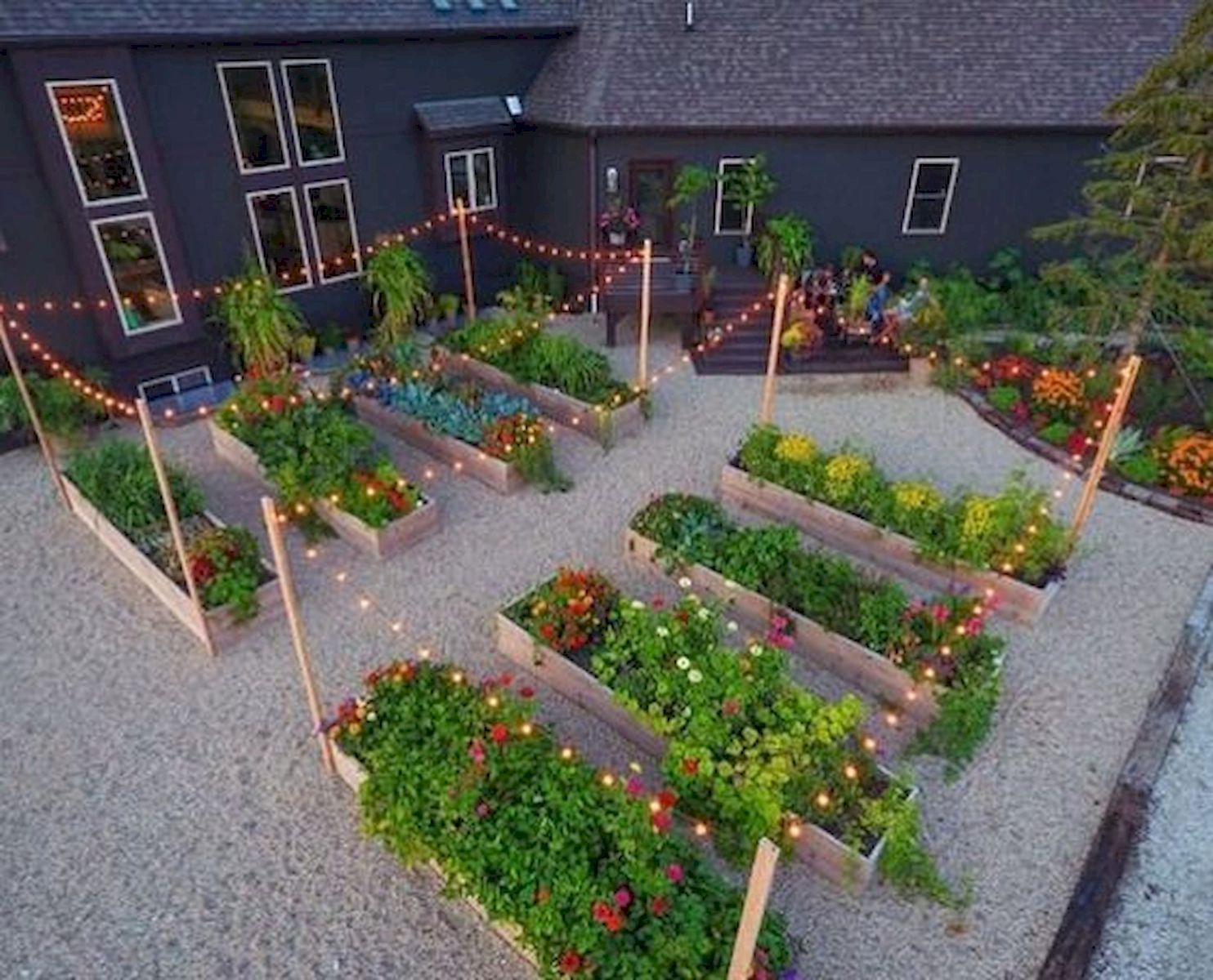 Inspiring Small Vegetable Garden Ideas