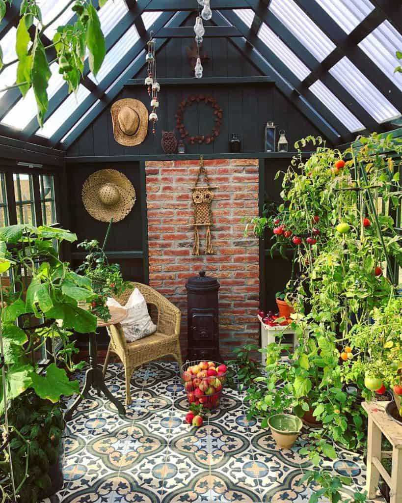Stunning Greenhouse Indoor Design Ideas