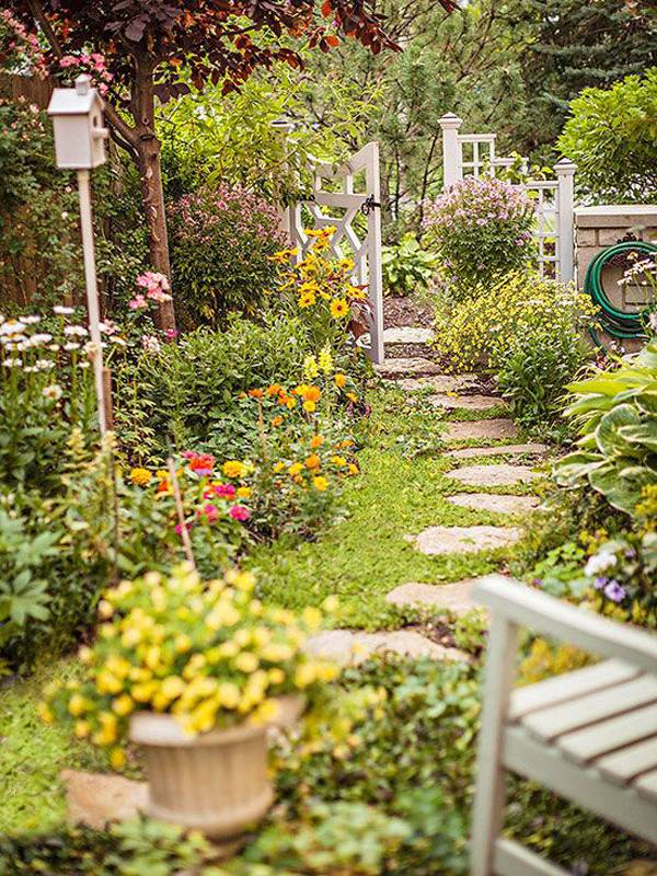 Beautiful Backyard Garden Path