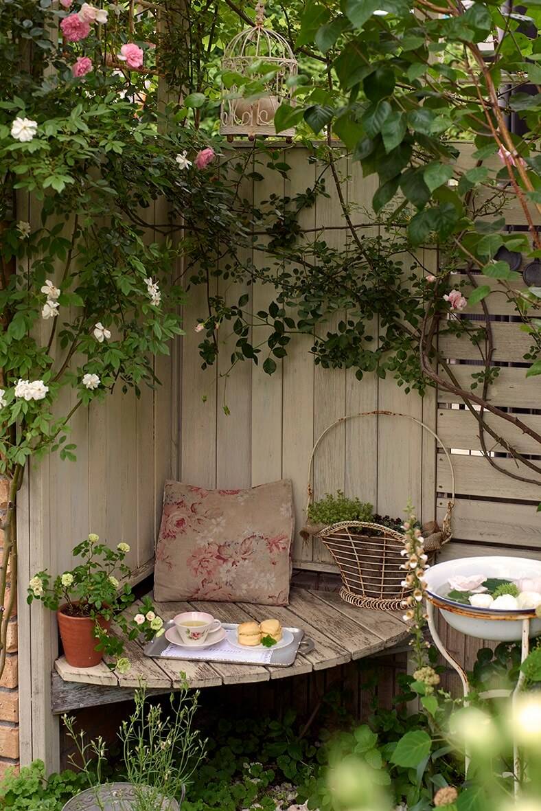 Outdoor Reading Nooks
