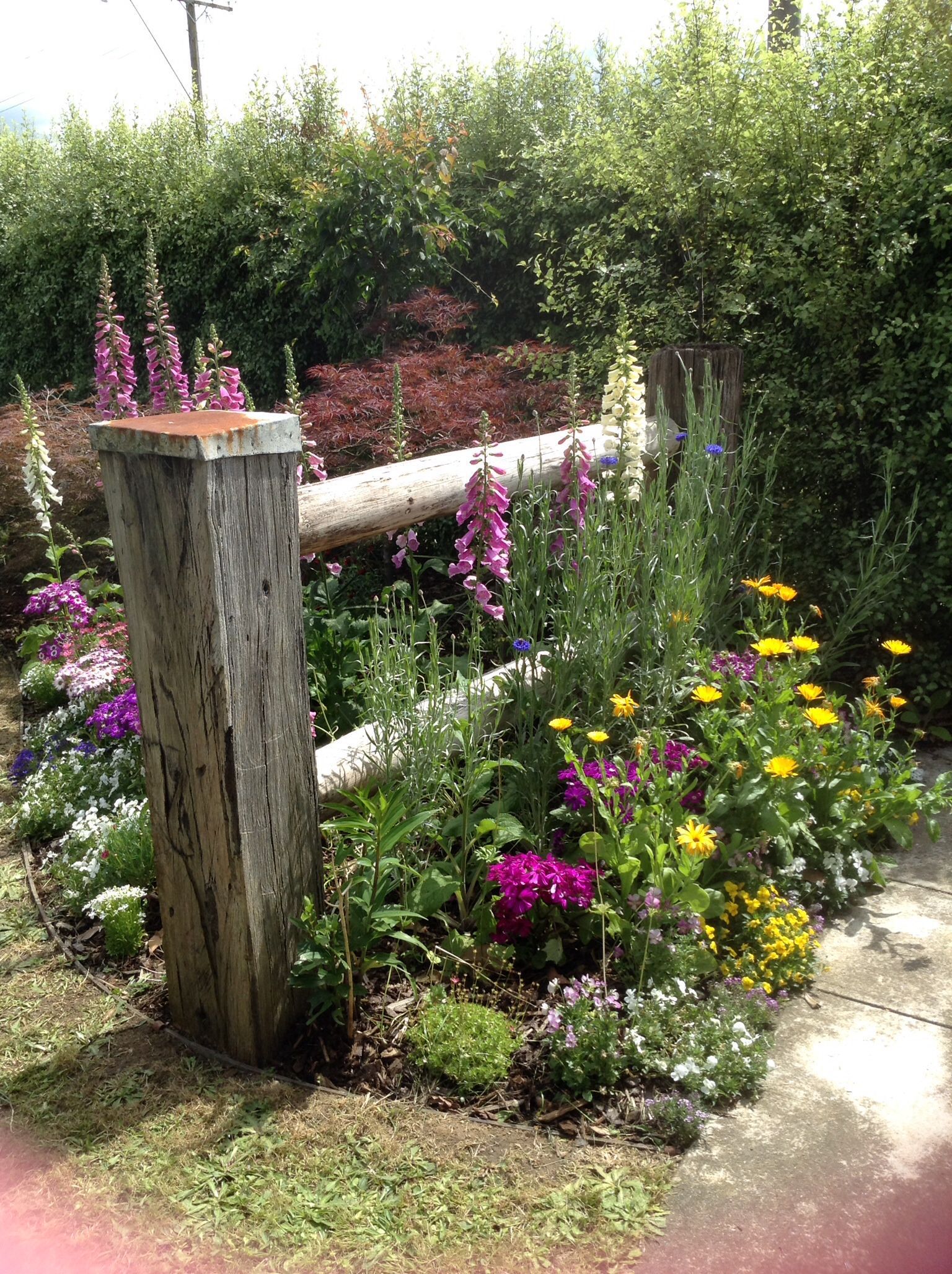 Cozy And Relaxing Country Garden Decoration Ideas You Will Totally Love