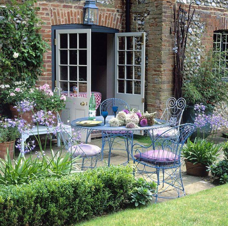 Outdoor Entertaining Furniture