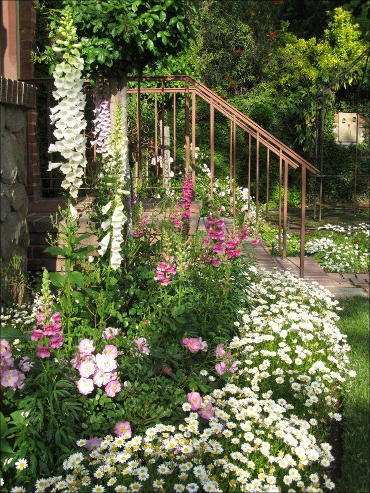 Beautiful Front Yard Cottage Garden Landscaping Ideas