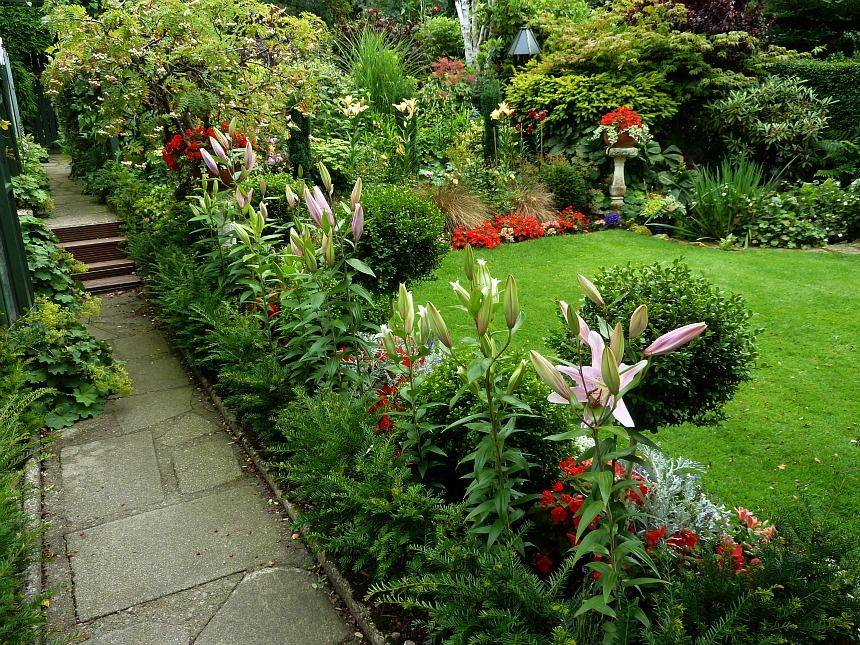 A Romantic Country Home Coleus Landscaping