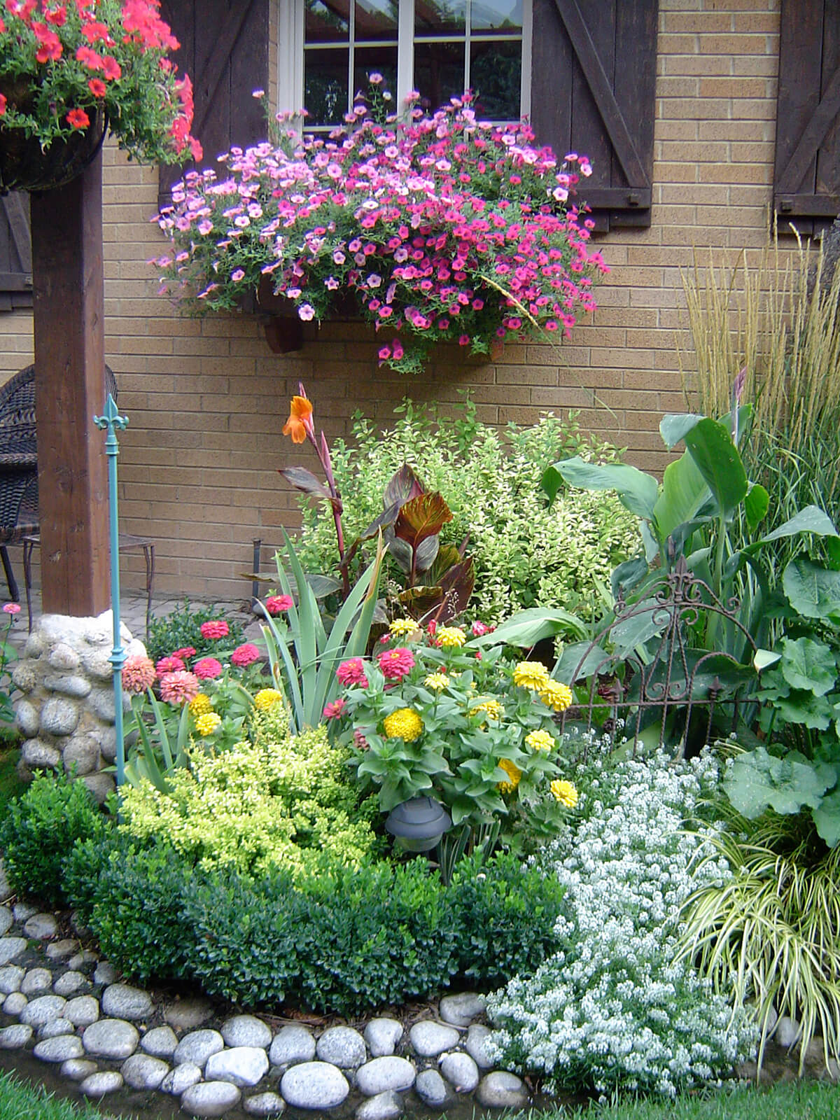 Eyecatching Raised Flower Bed Ideas