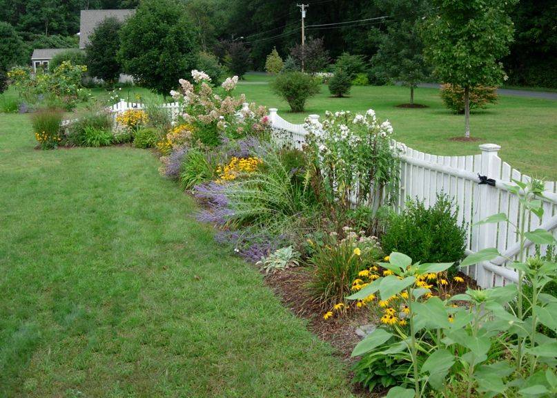 Front Yard Planter Island Garden