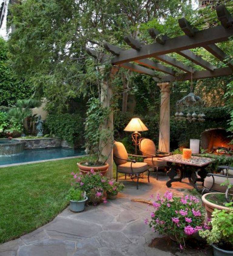 Cozy And Clean Small Courtyard Ideas