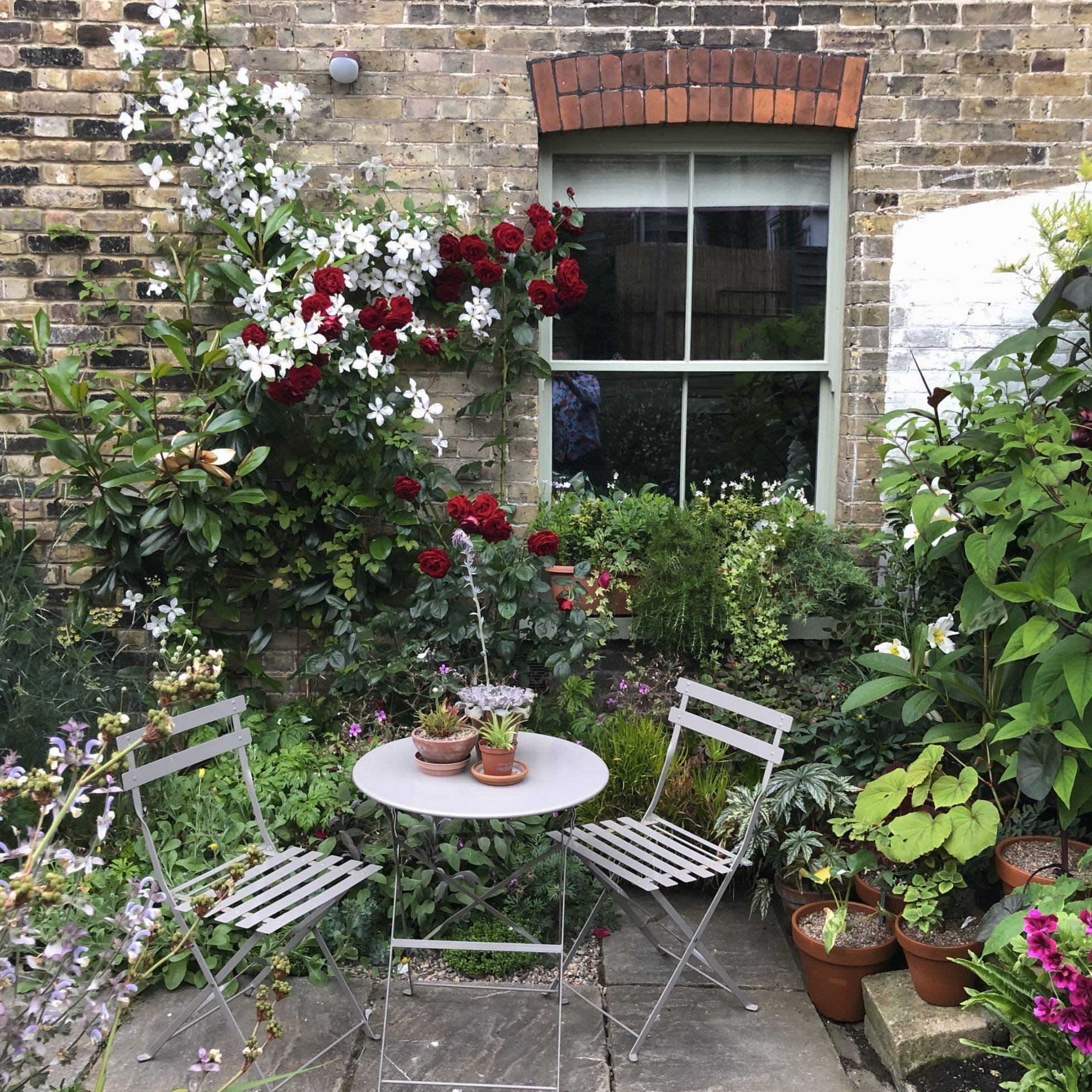 Cozy Small Garden Design Ideas