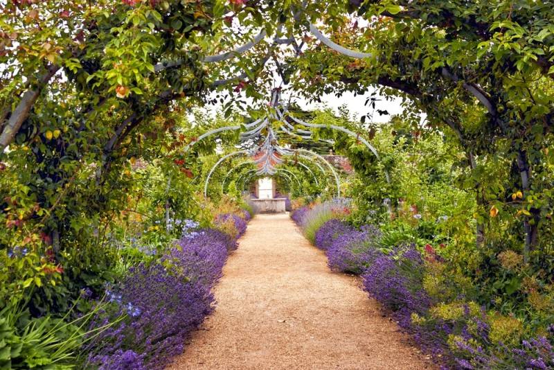 Amazing English Garden Landscaping Ideas Design