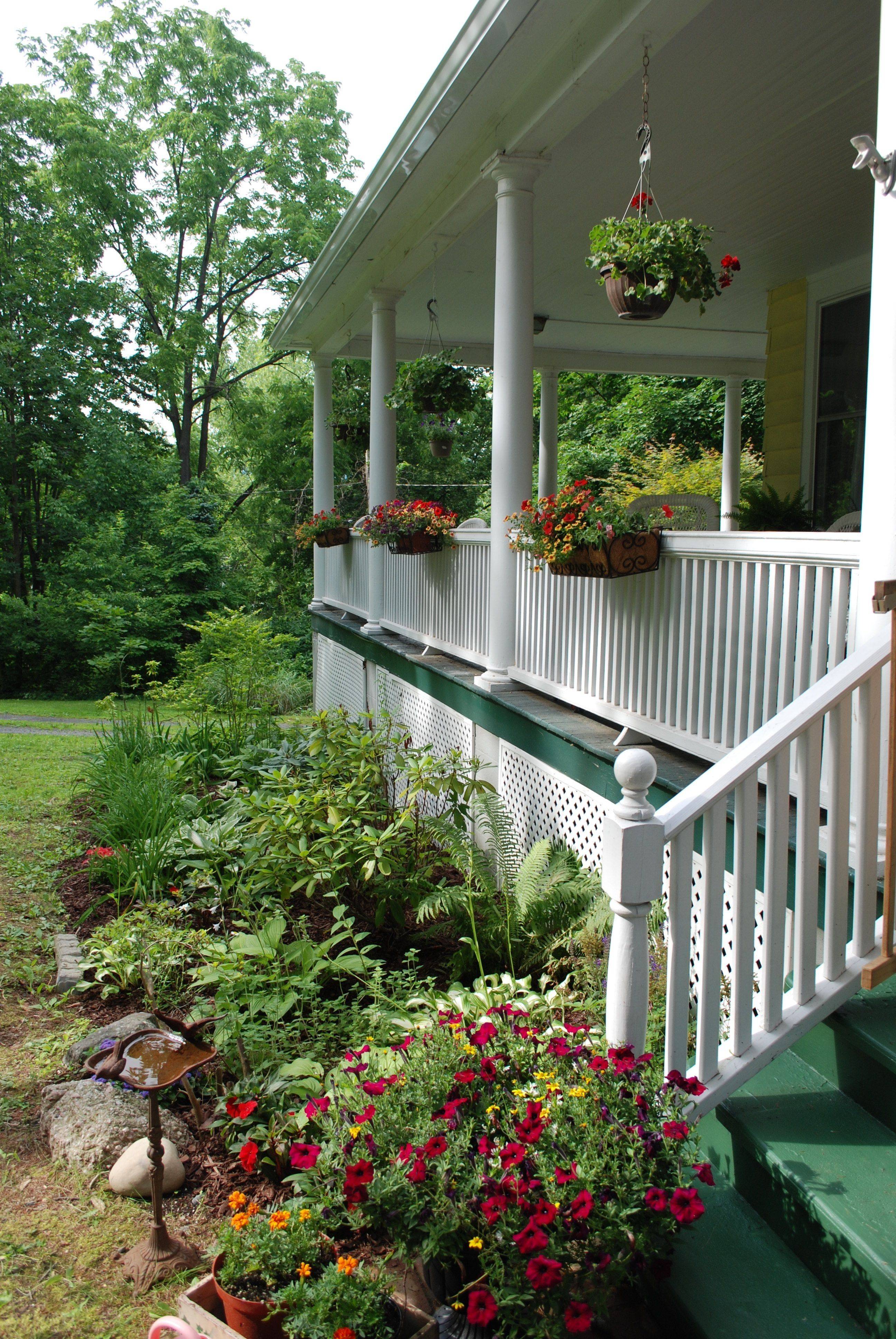 Fabulous And Welcoming Front Porch Garden Ideas