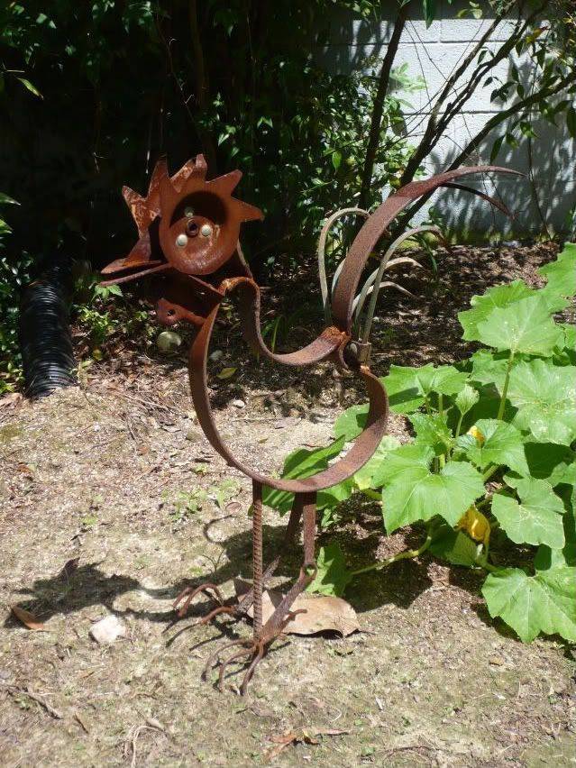 Rusty Garden Junk Art Ideas