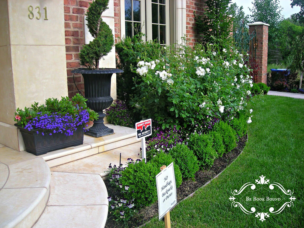 House Classic Front Yard Flower Garden