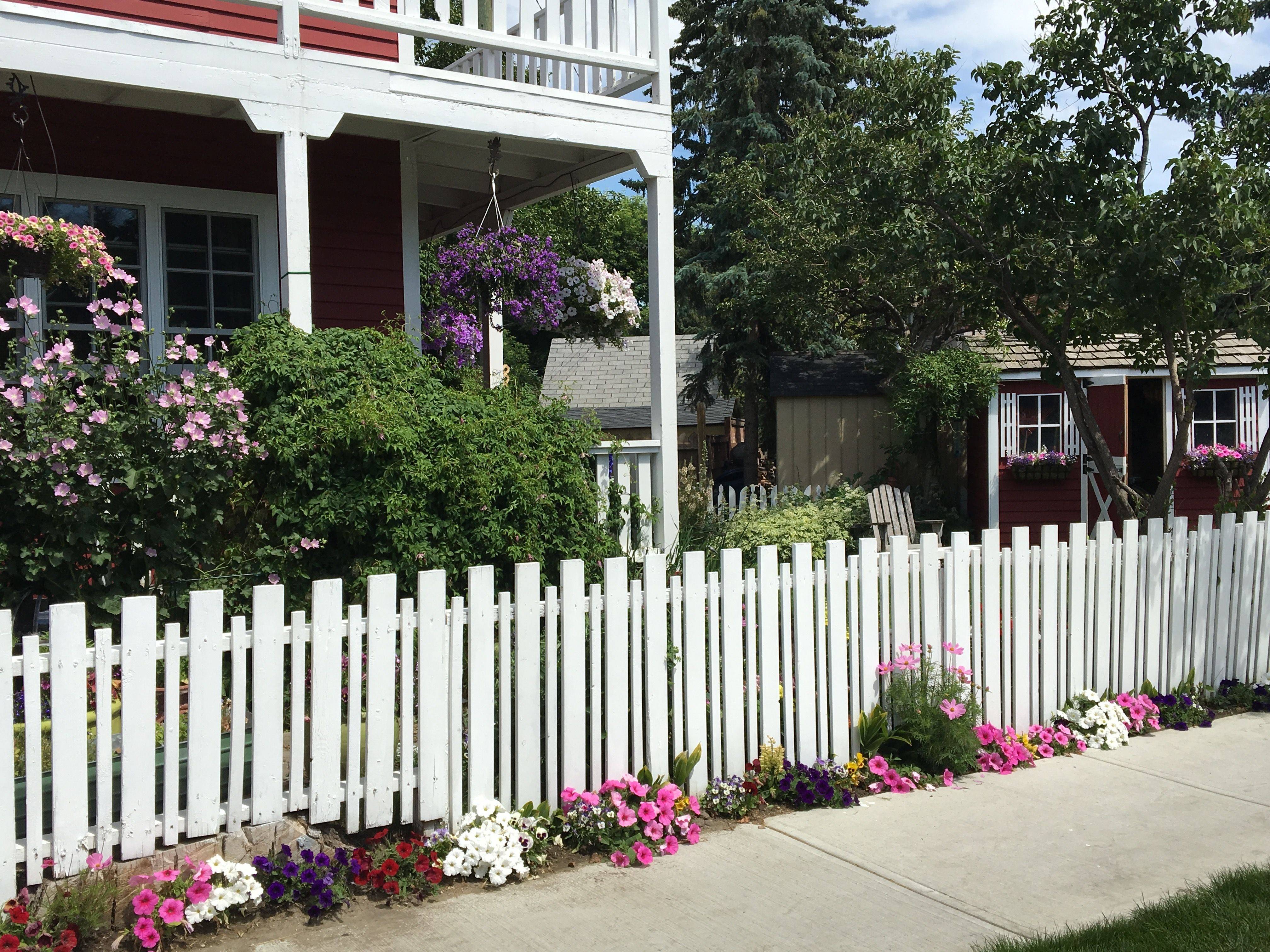 Beautiful White Fence Landscaping Ideas Garden Lovers Club