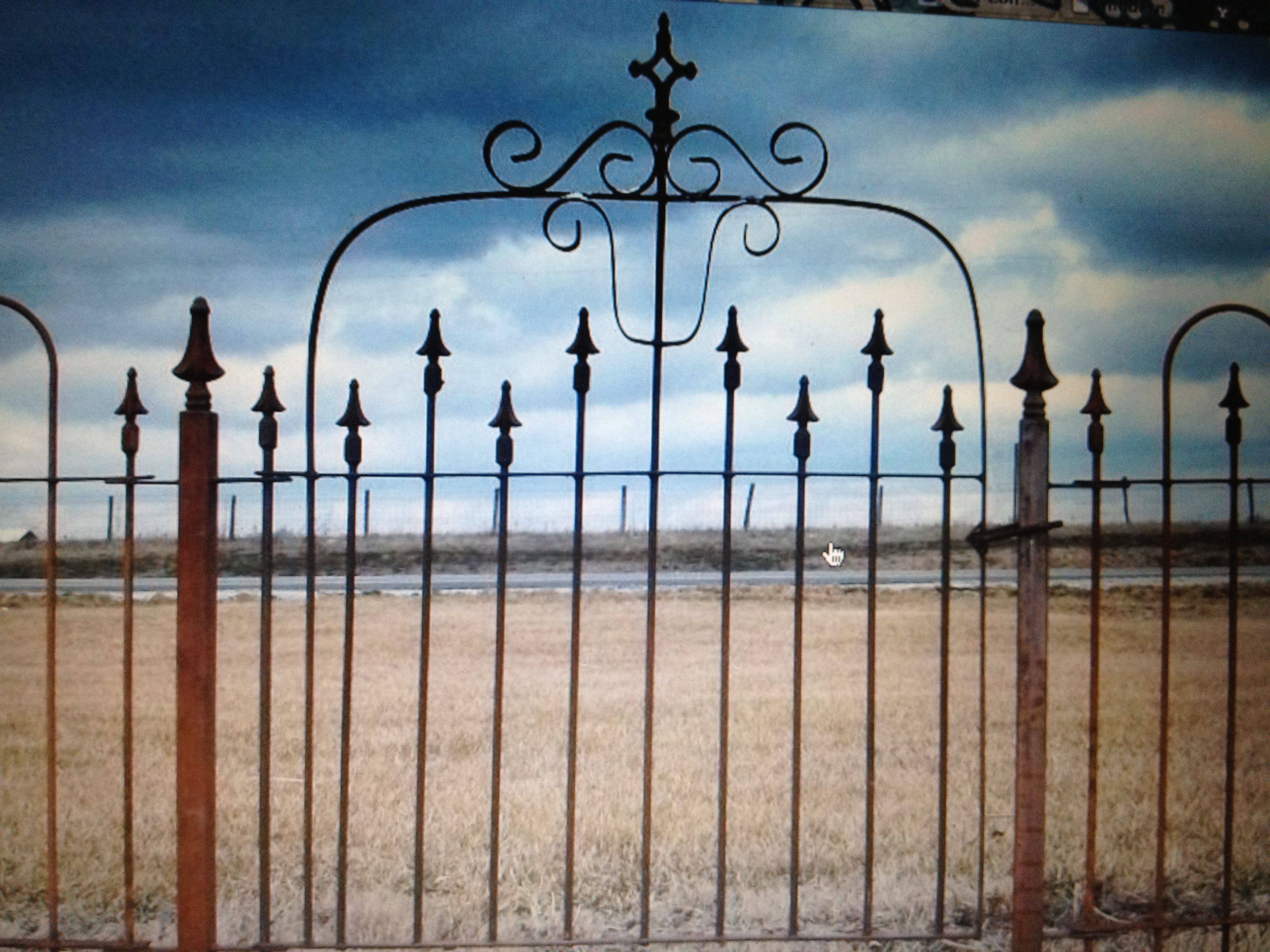 Black Pvc Vinyl Old English Lattice Fence