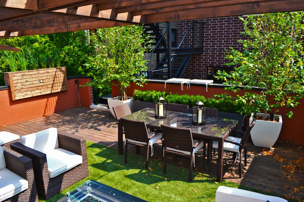 New York City Rooftop Garden Offers Views