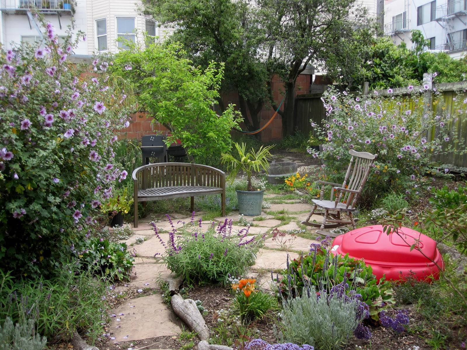 Beautiful Backyard Garden Path