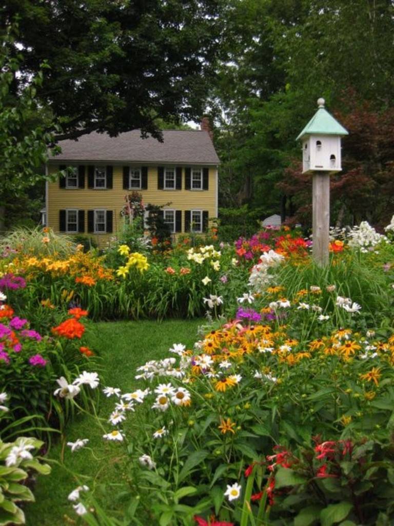Beautyful And Creative Flower Bed Ideas