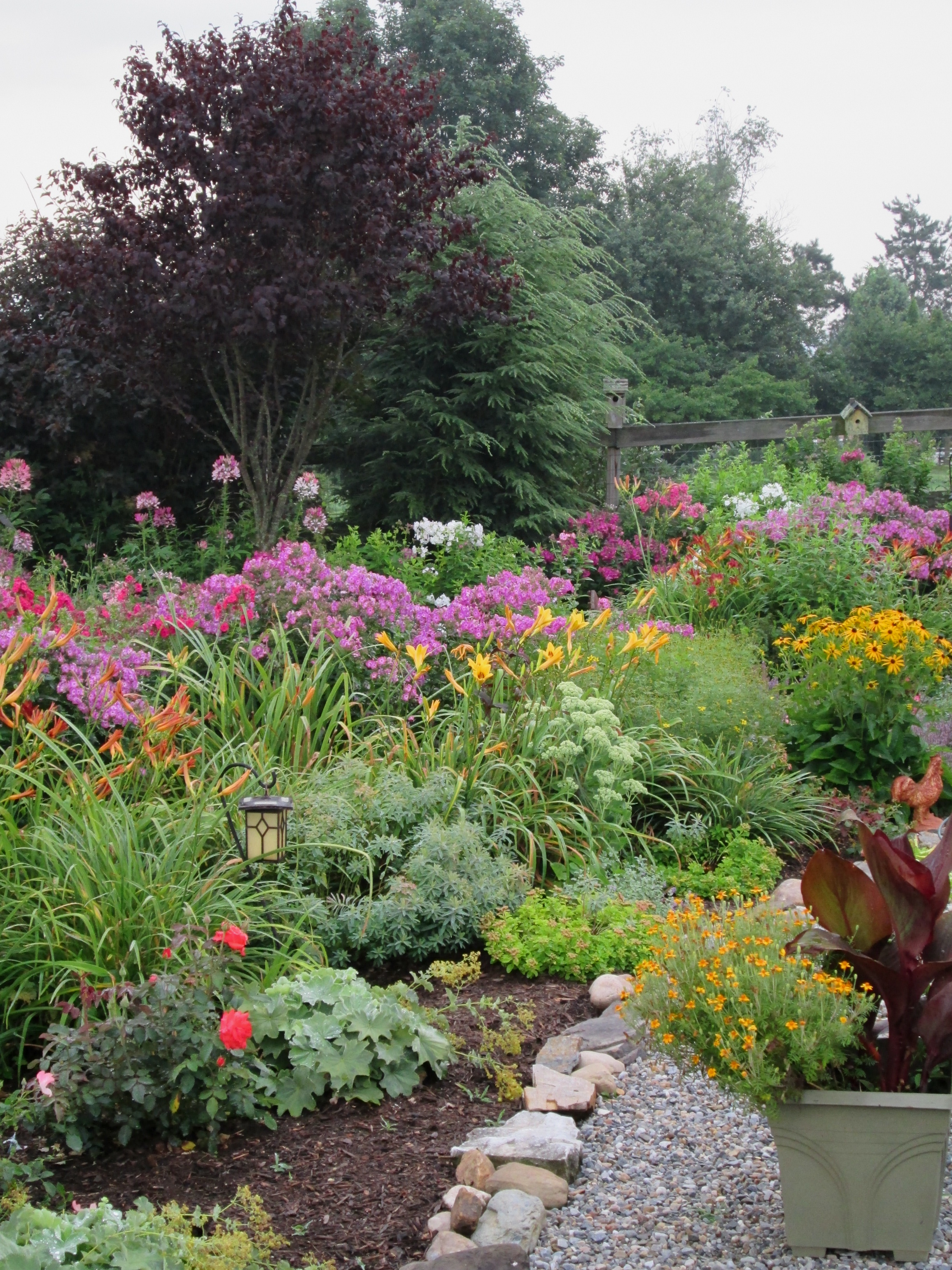 These Easycare Flower Bed Ideas