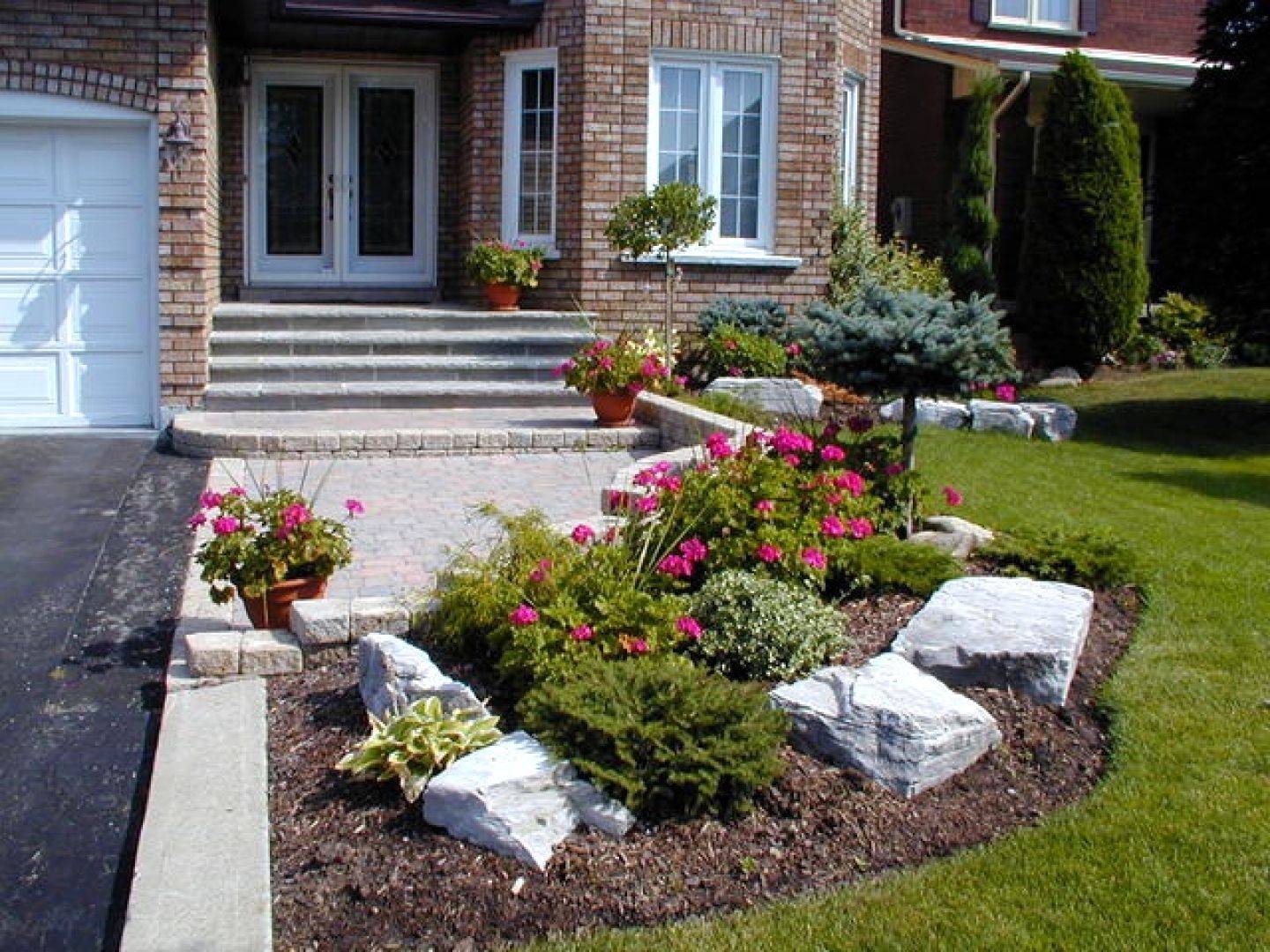 Brilliant Front Garden Landscaping Ideas