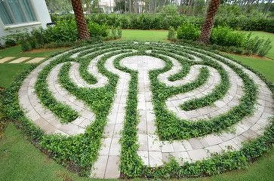 Nice Garden Labyrinth Design Ideas