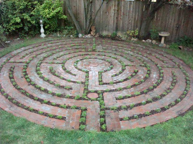 22 Small Labyrinth Design for Garden Ideas Worth a Look | SharonSable