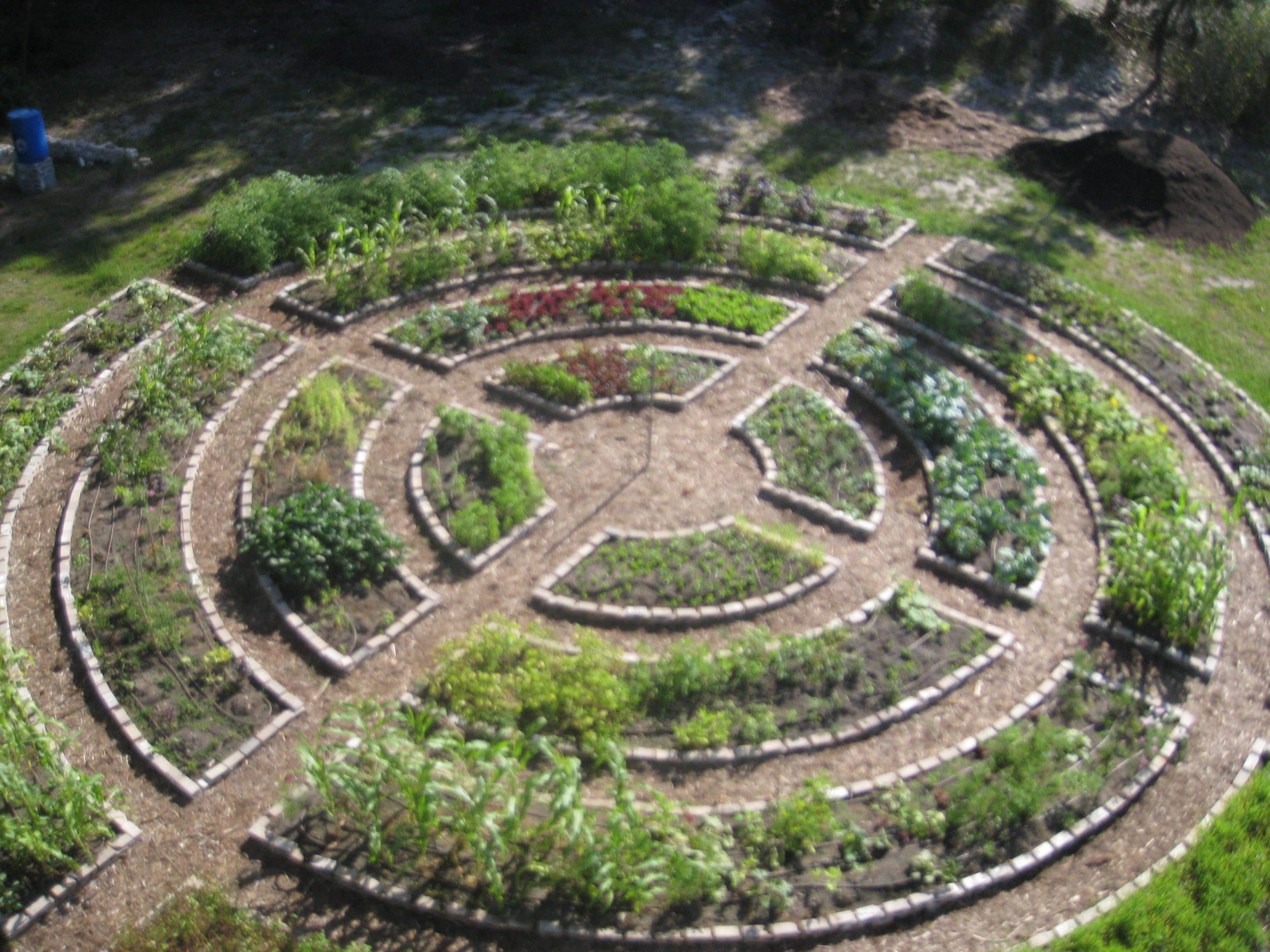 Garden Art Labyrinth Garden
