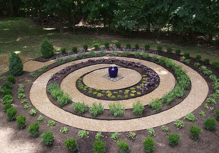 Creative Garden Labyrinth Design Ideas Trendhmdcr Labyrinth