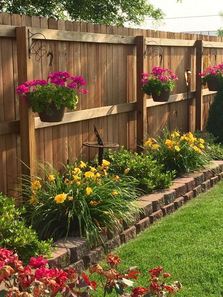 Simple Backyard Privacy Fence Design Ideas