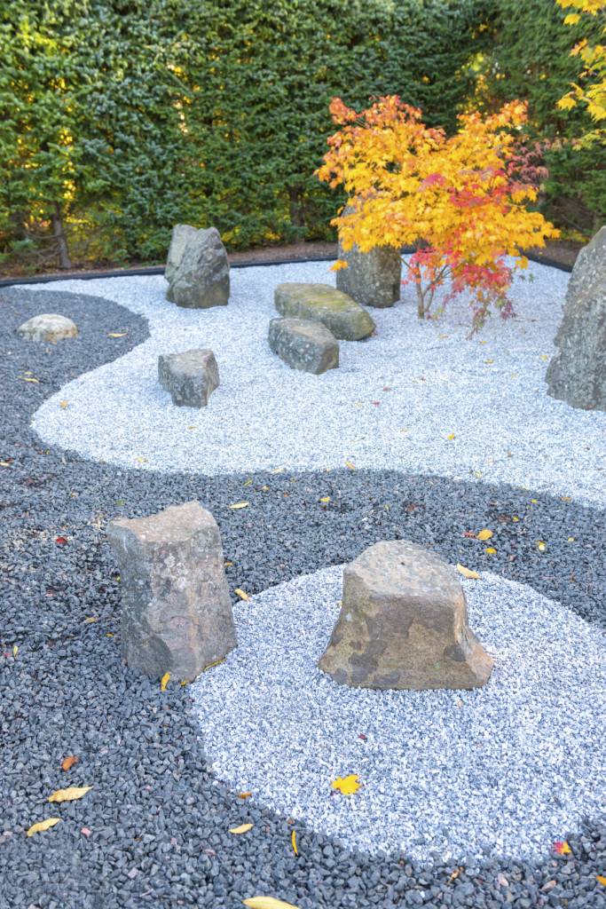 Beautiful Front Yard Rock Garden Landscaping Ideas