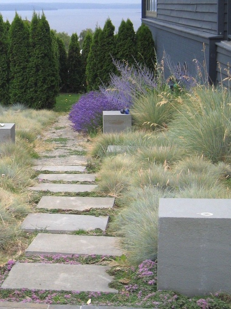 Simple And Eye Catching Cheap Walkway Ideas