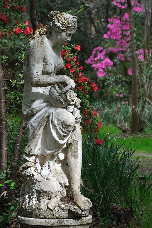 A Romantic Garden With Images Romantic Garden Garden Statues