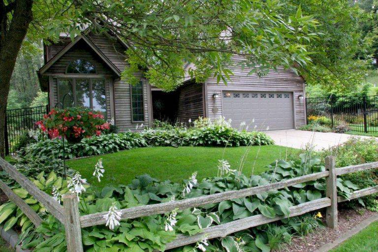 Large Landscape Tropical House Design Yard