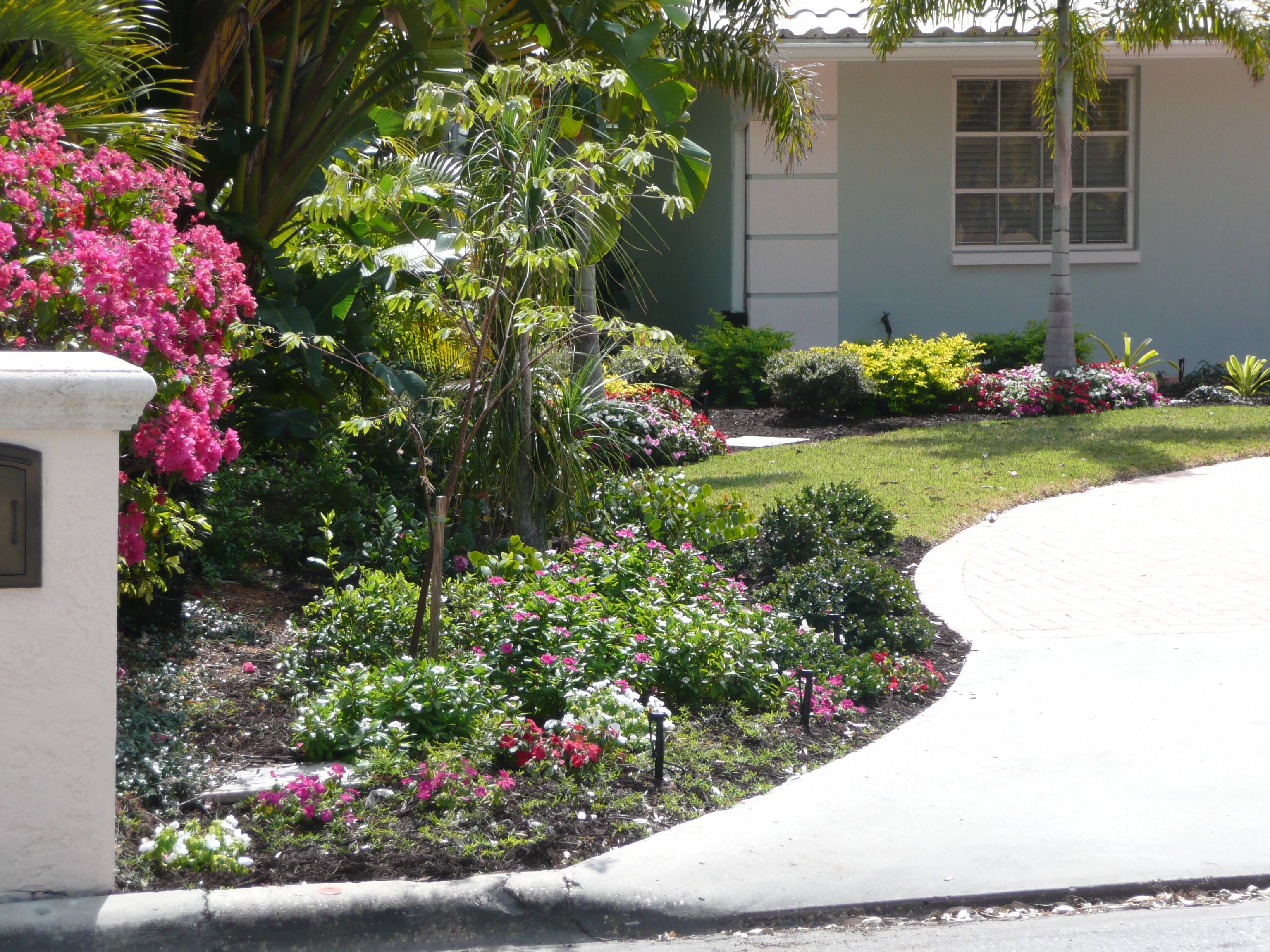 Lovely Low Maintenance Front Yard Landscaping Ideas