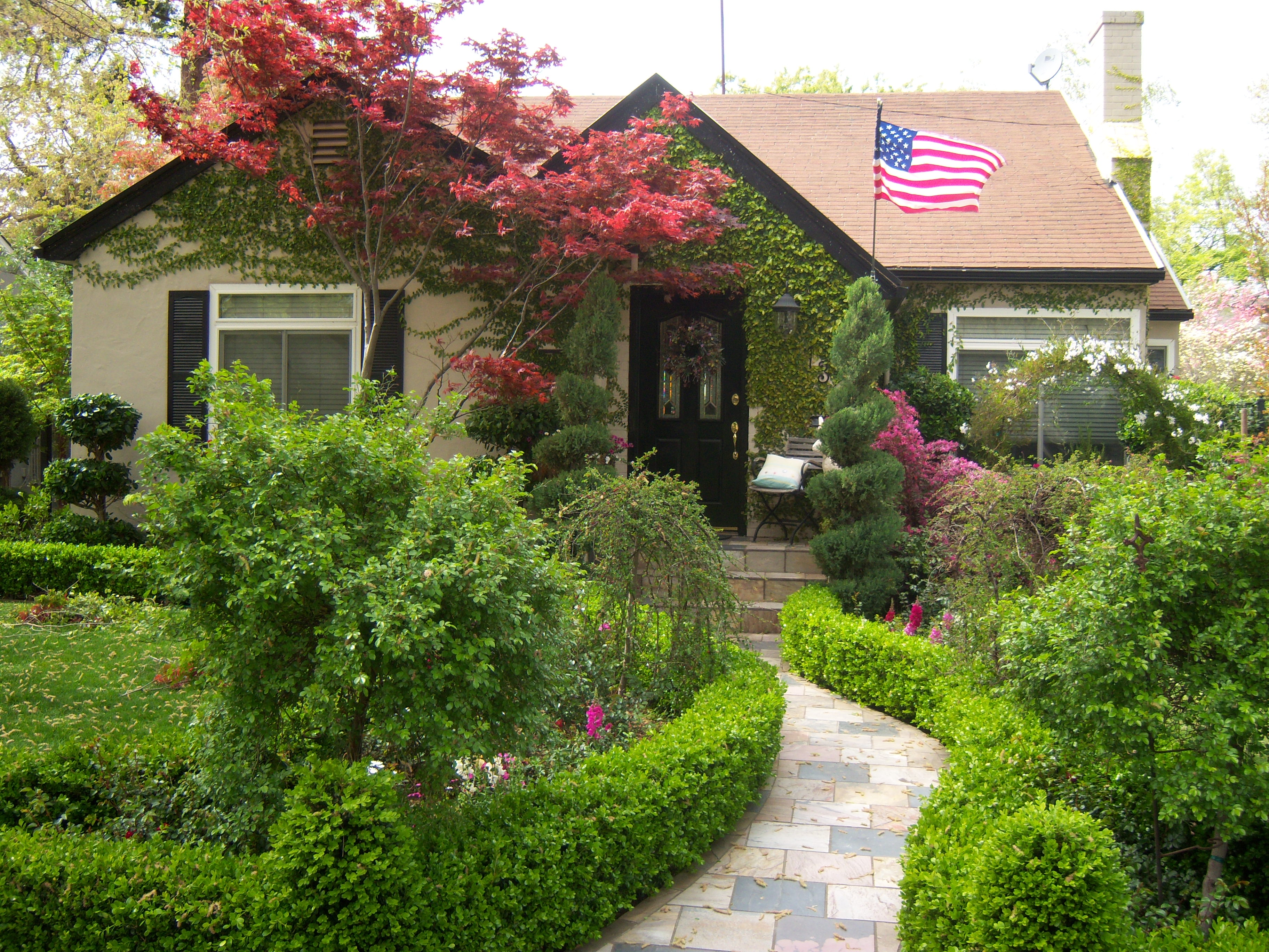 Front English Small Yard Patio Garden Charming Ideas Scheme Heavenly