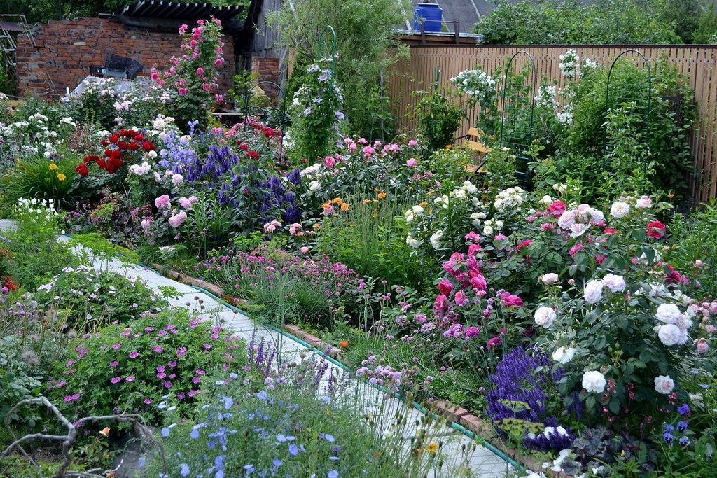 19 Cottage Garden Flower Bed Ideas For This Year SharonSable
