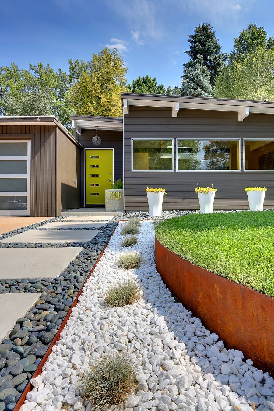 Mesmerizing Midcentury Modern Landscape