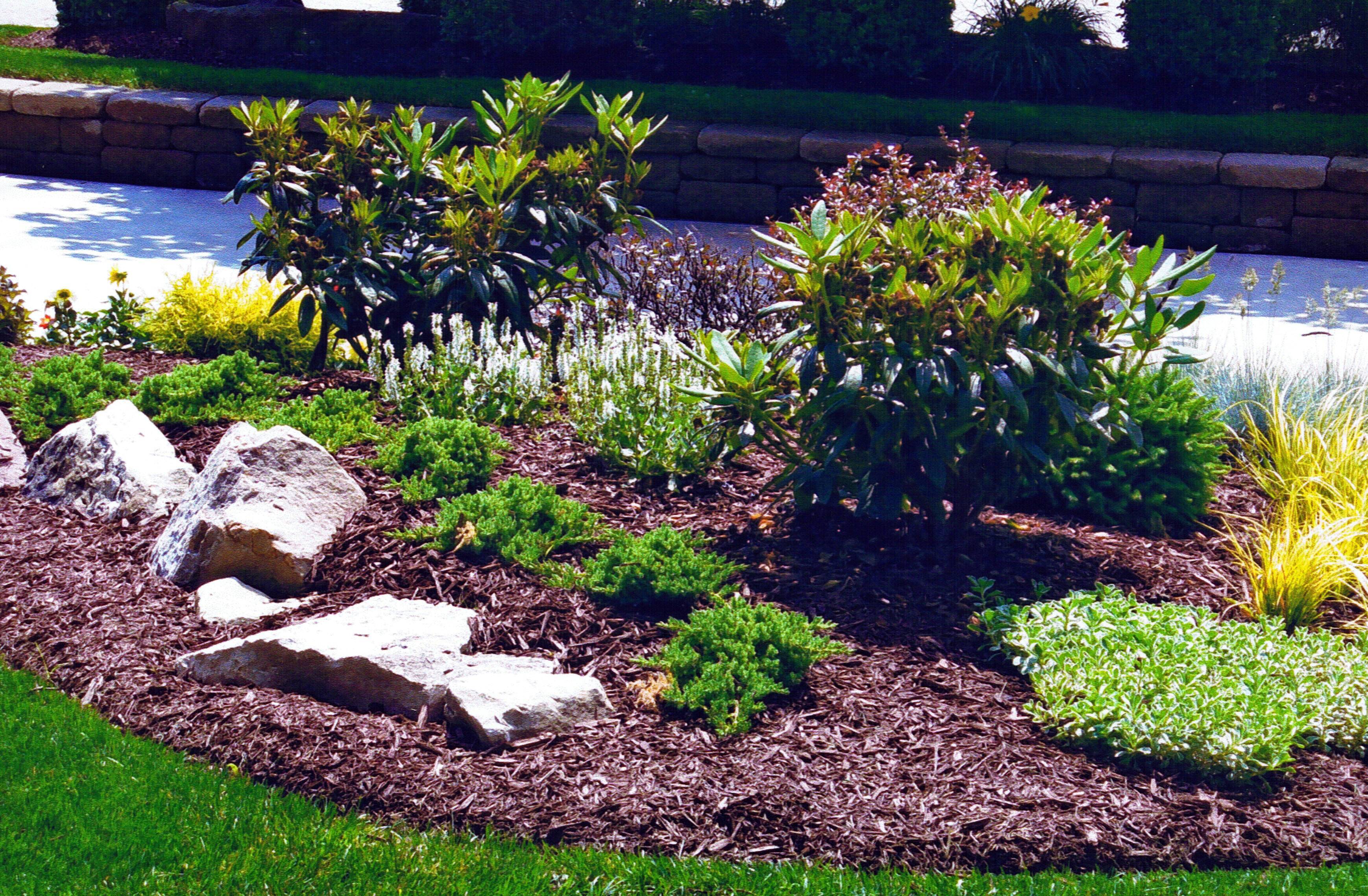 Amazing Small Maintenance Backyard Garden Landscaping Ideas