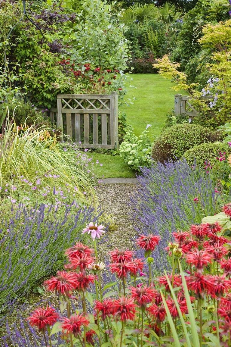 Stunning Country Cottage Gardens Ideas