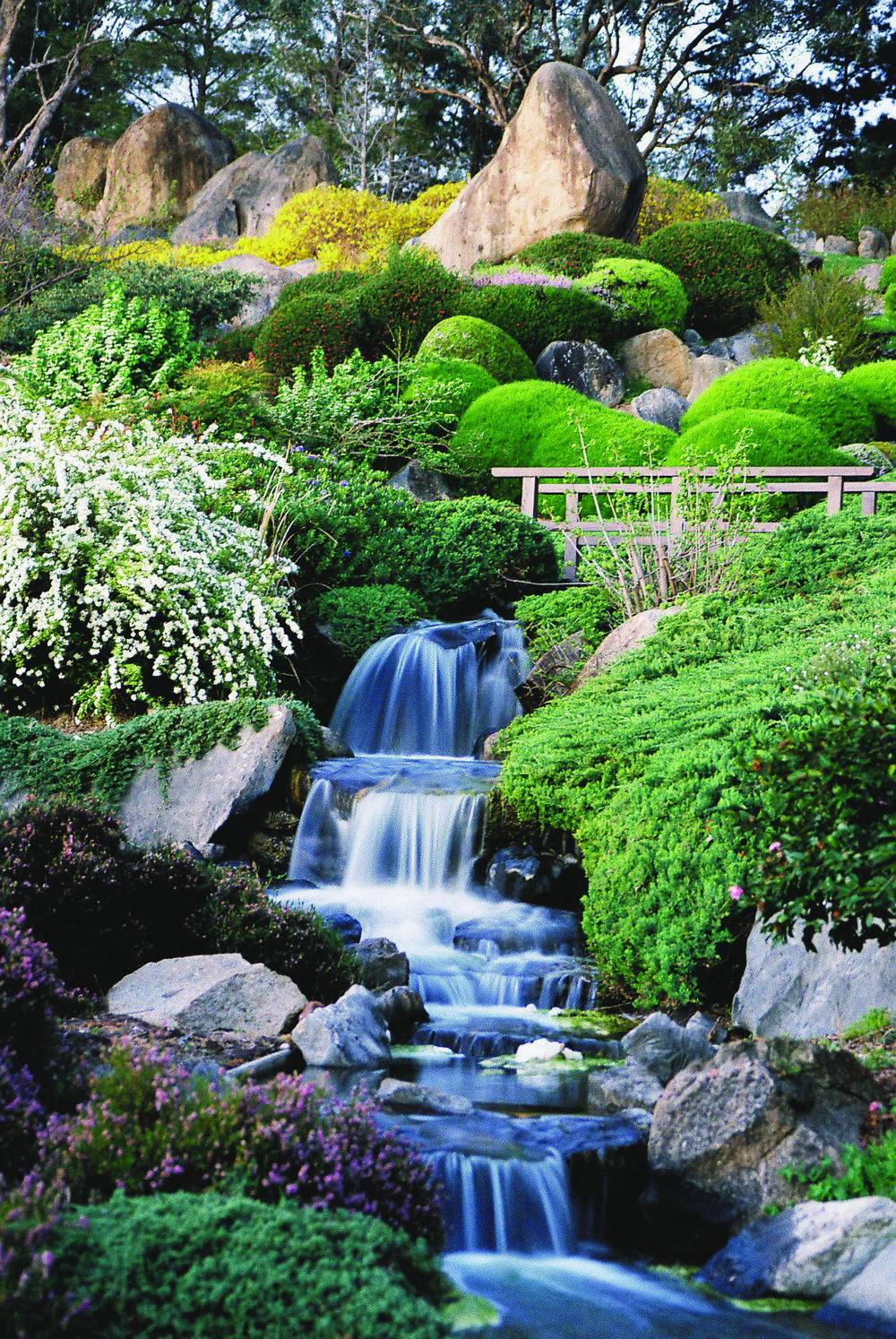 Beautifuljapanesegardenwaterfalls