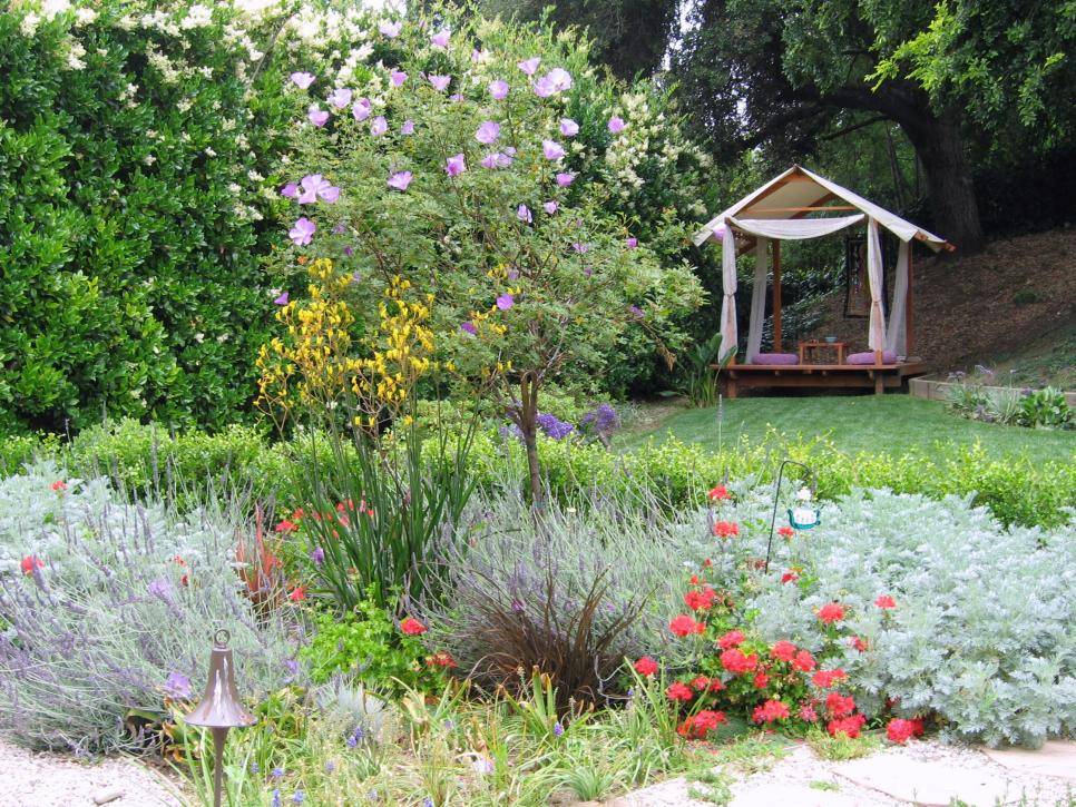 A Calming Meditation Gardencalming Garden Design Idea