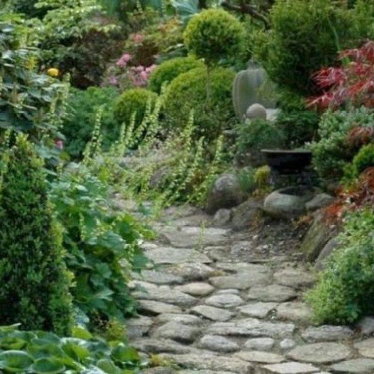 Nice Modern English Country Garden Design Ideas