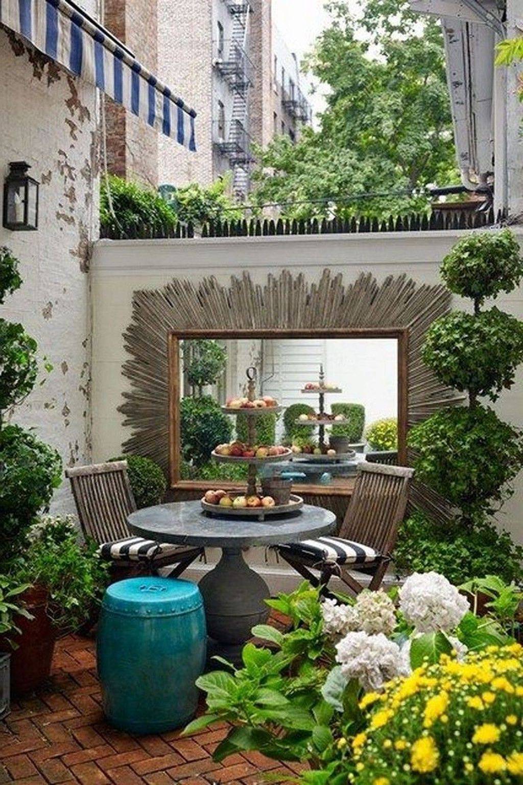 Insanely Beautiful Courtyard Garden Ideas