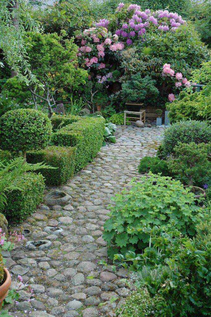 Lovely Garden Path And Walkways Ideas
