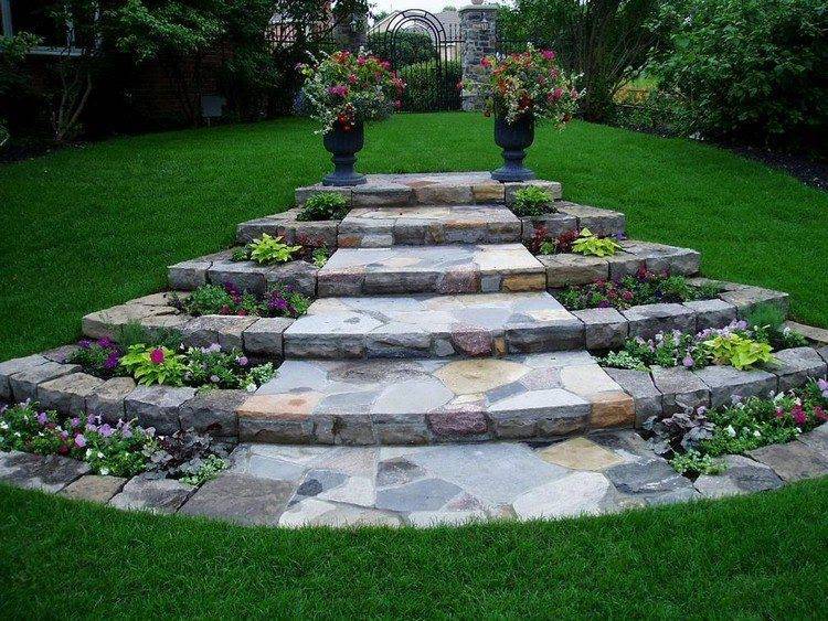 Backyard Stepping Stone Ideas